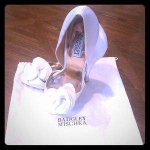 Badgley Mischka white Rose high heel